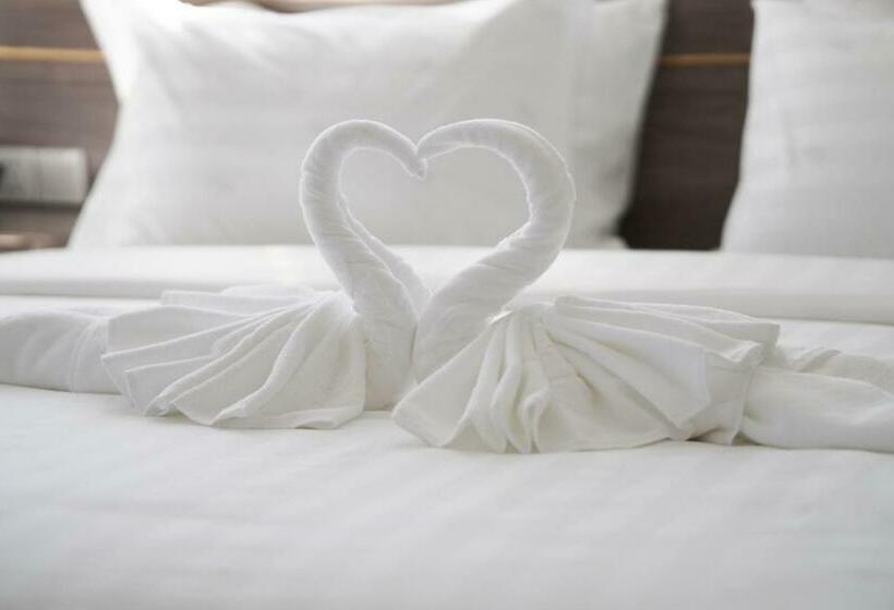 חדר דלוקס לשלושה, Apple Hotel Three   Near Pnh Airport