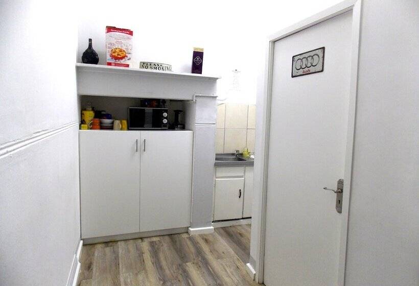 Chambre Economy, Trap Houz Backpackers