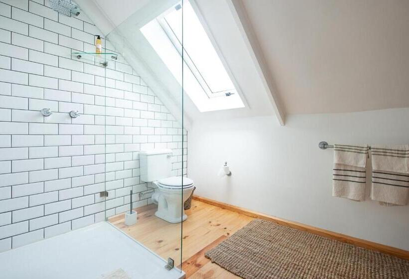 带阳台的三人标准间, Gonana Guesthouse