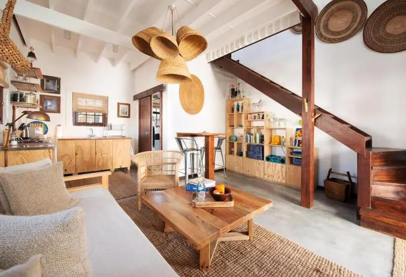 スタンダードスタジオ, Gonana Guesthouse