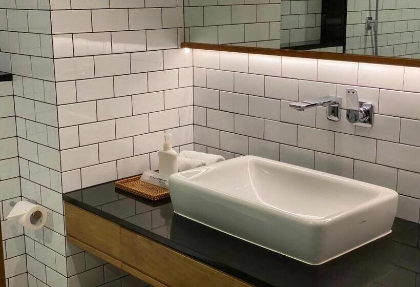 Suite Deluxe Pat King, Nagomi Suites &