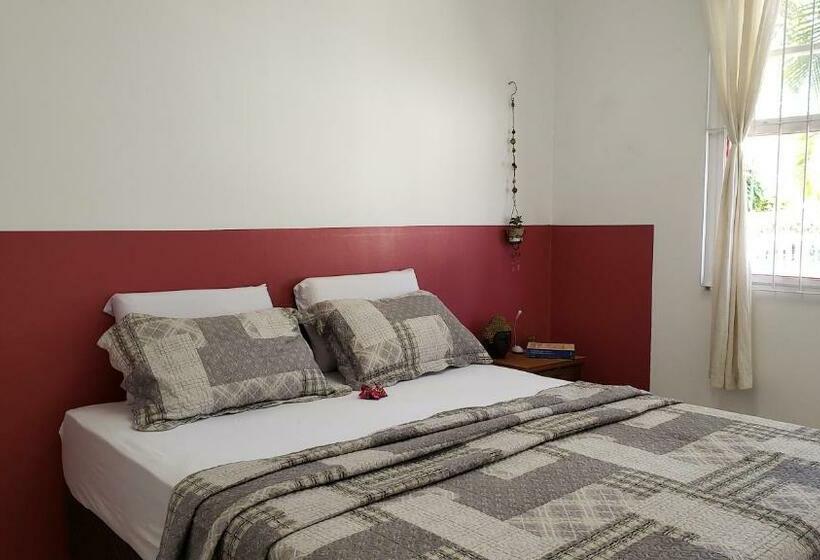 キングサイズベッドのスタンダードルーム, Pequi Hostel