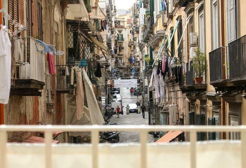 اتاق لوکس, Speranzella 86