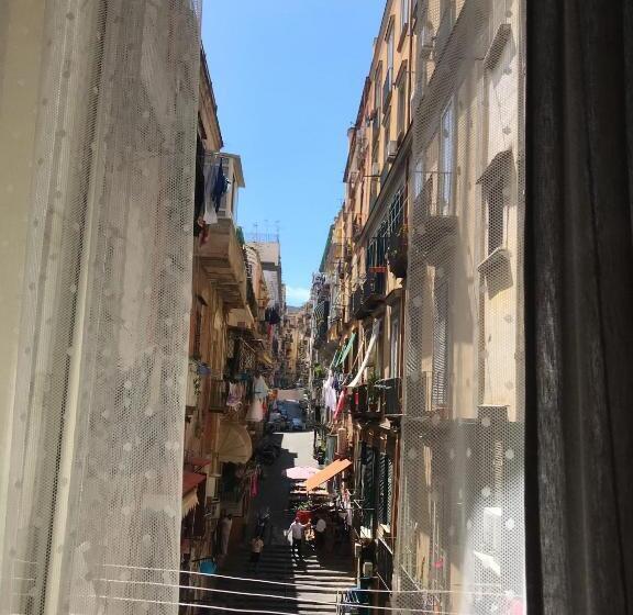 اتاق لوکس, Speranzella 86