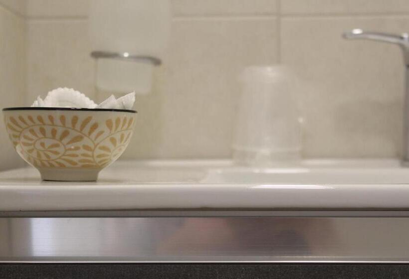 اتاق استاندارد, Speranzella 86