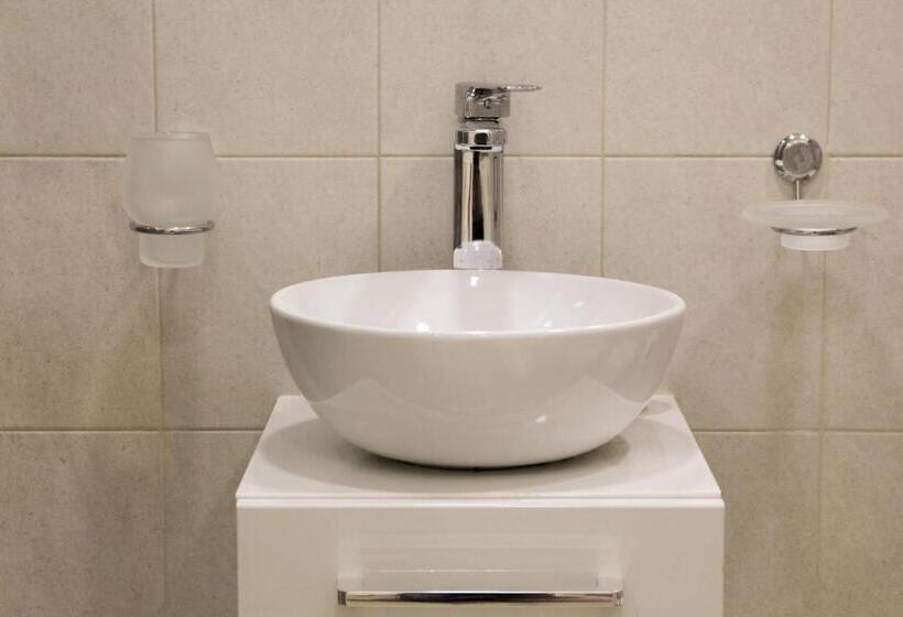 اتاق استاندارد, Speranzella 86