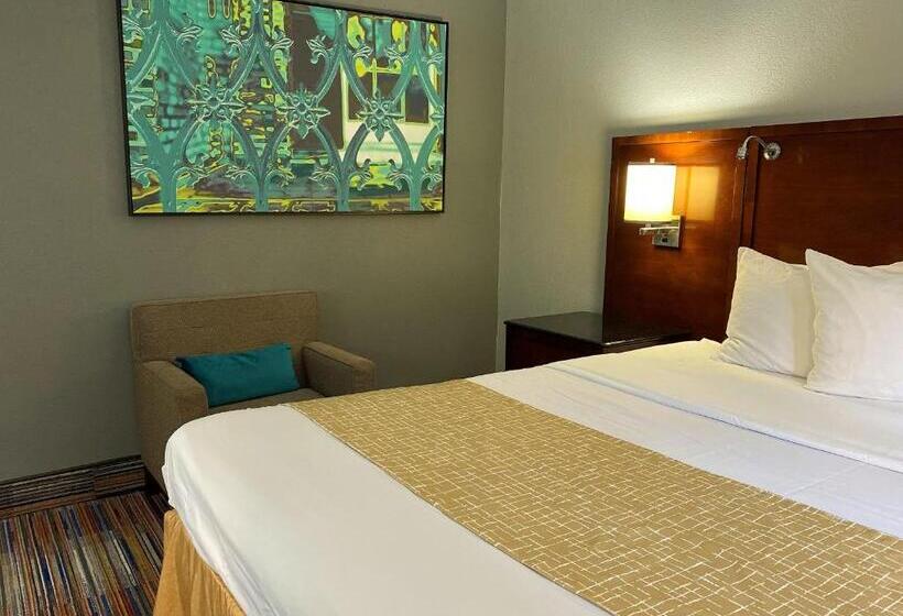 带大床的标准间, Travelodge By Wyndham Bloomington