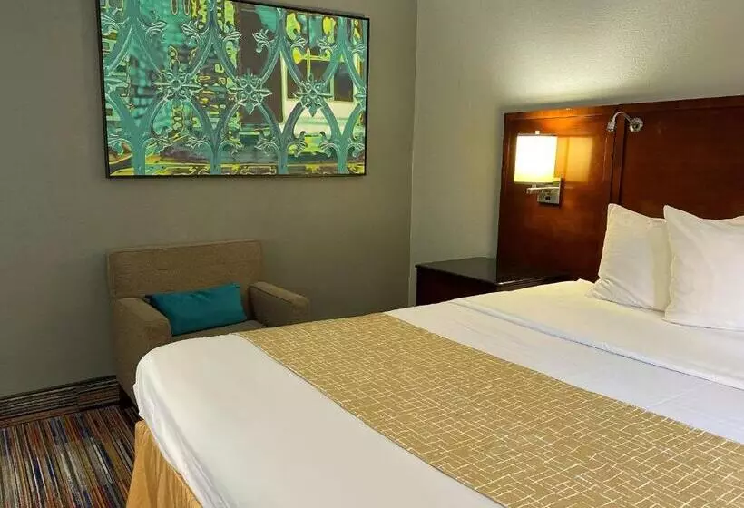 キングサイズベッドのスタンダードルーム, Travelodge By Wyndham Bloomington