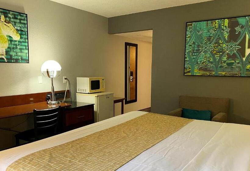 带大床的标准间, Travelodge By Wyndham Bloomington