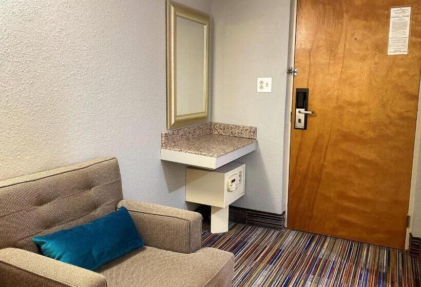 带2个双人床的标准工作室, Travelodge By Wyndham Bloomington