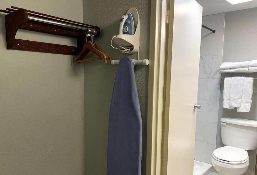 Номер Стандарт, Travelodge By Wyndham Bloomington