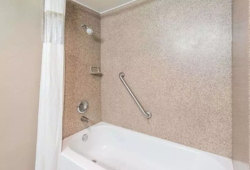 ２ダブルベッドのスタンダードルーム, Travelodge By Wyndham Bloomington