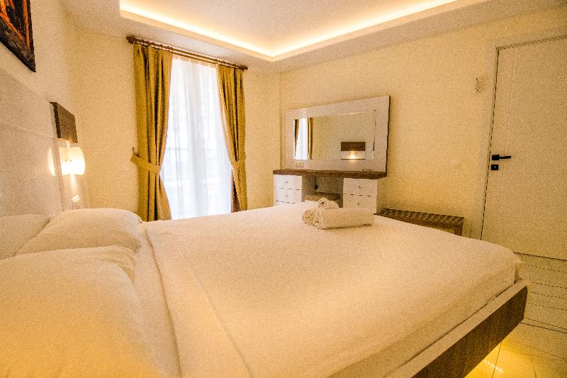 스위트 킹사이즈 침대, Travelodge By Wyndham Niagara Falls   New York