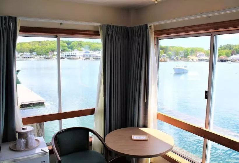 スタンダードルーム, Tugboat Inn