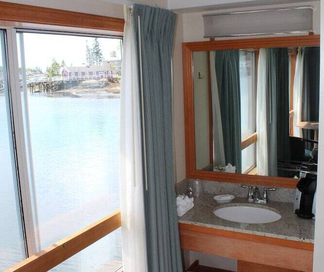 标准间, Tugboat Inn