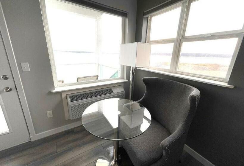 غرفة بريميوم, Tides Inn & Suites