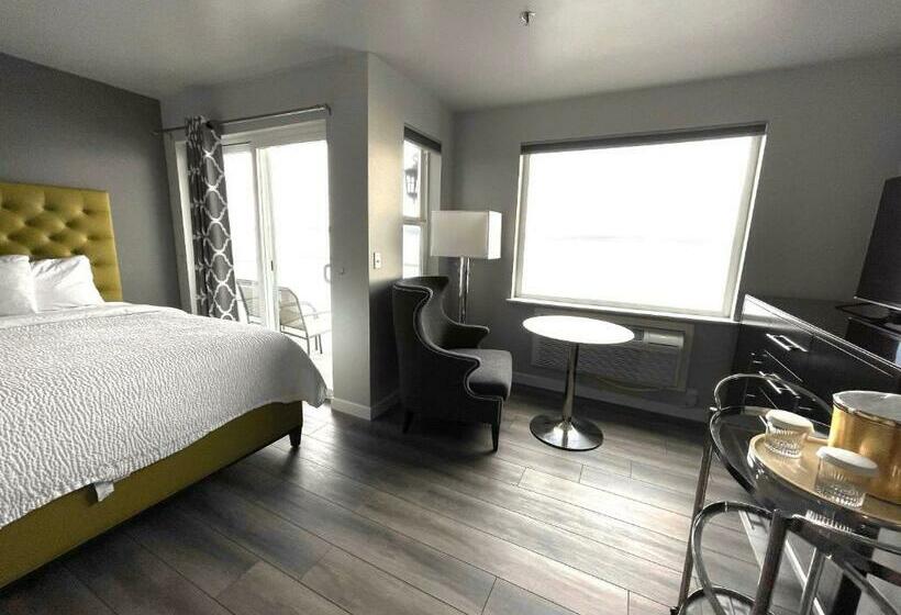 غرفة بريميوم, Tides Inn & Suites