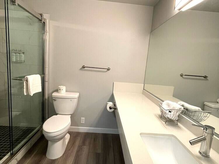 高级客房, Tides Inn & Suites