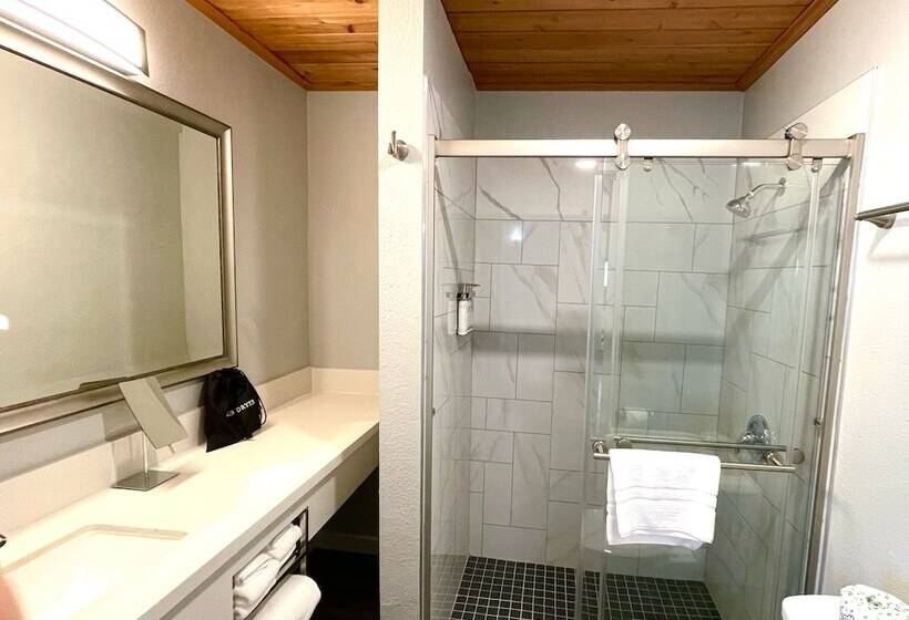 غرفة قياسية, Tides Inn & Suites