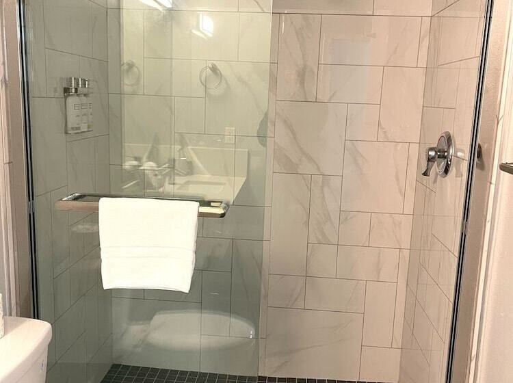 Номер Премиум, Tides Inn & Suites