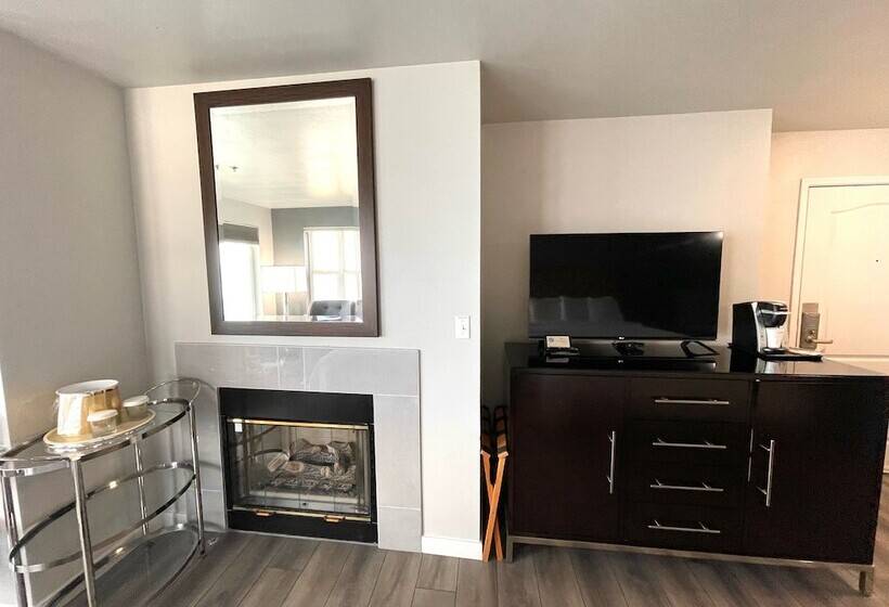 غرفة بريميوم, Tides Inn & Suites