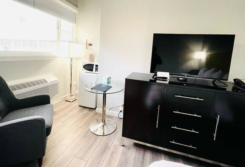 Номер Стандарт, Tides Inn & Suites