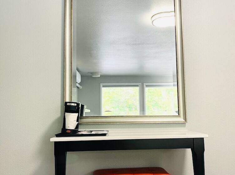 غرفة قياسية, Tides Inn & Suites