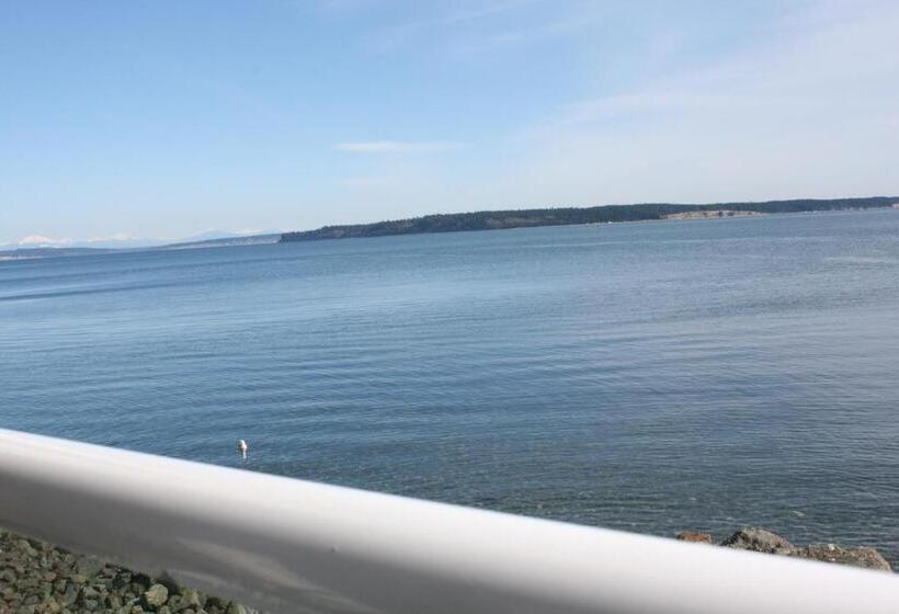 غرفة بريميوم, Tides Inn & Suites