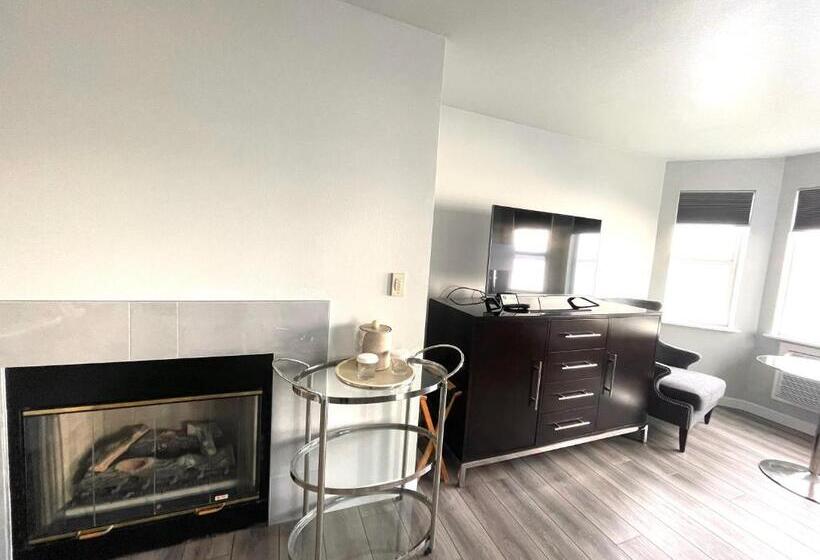 غرفة ديلوكس سرير كينج, Tides Inn & Suites