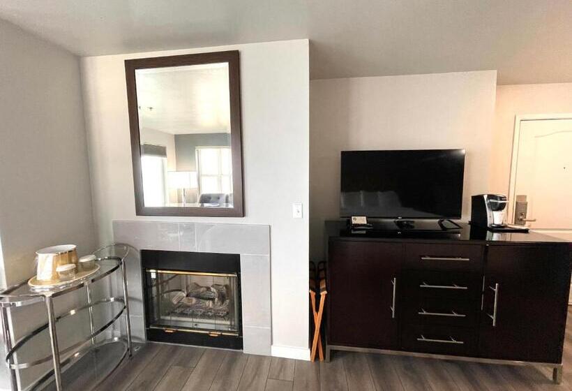 غرفة بريميوم, Tides Inn & Suites