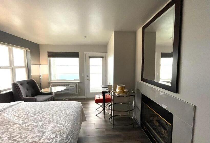 غرفة بريميوم, Tides Inn & Suites