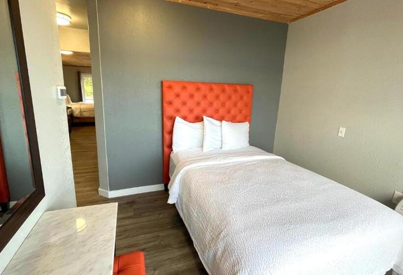 غرفة قياسية مطلّة علي البحر مزوَّدة بشُرفة, Tides Inn & Suites