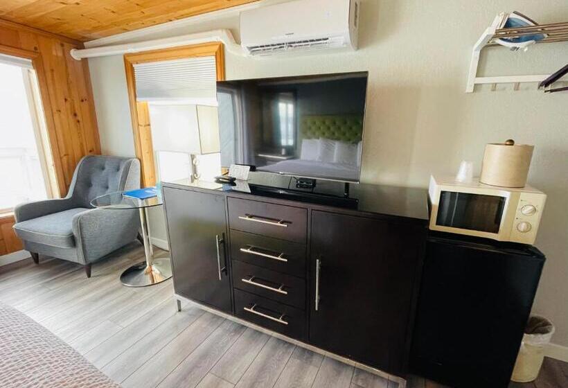 Стандартный Номер Кровать Кинг, Tides Inn & Suites