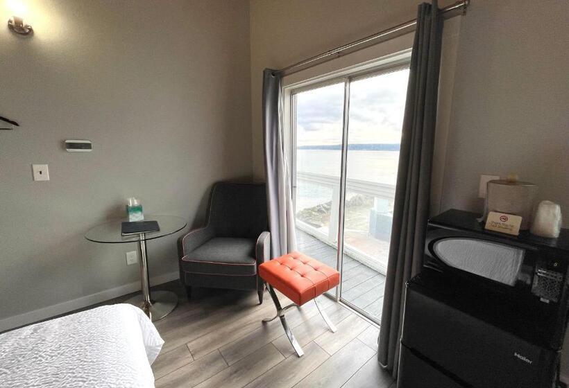 غرفة ديلوكس مطلّة علي البحر, Tides Inn & Suites