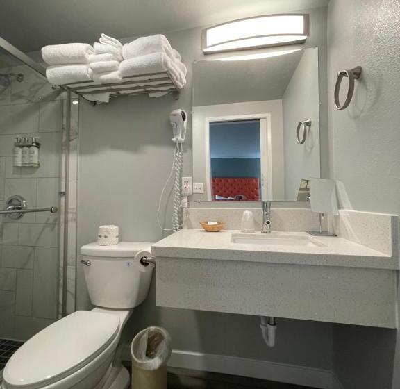 غرفة قياسية, Tides Inn & Suites