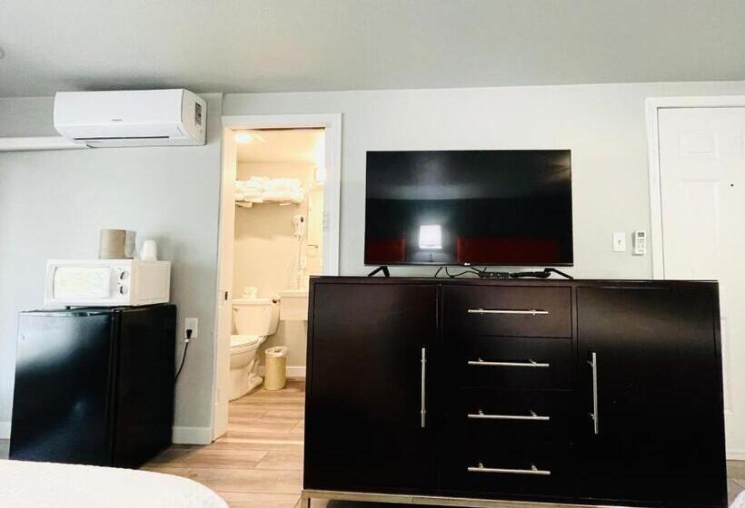 غرفة قياسية, Tides Inn & Suites