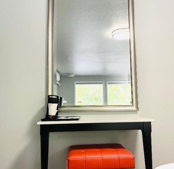 غرفة قياسية, Tides Inn & Suites