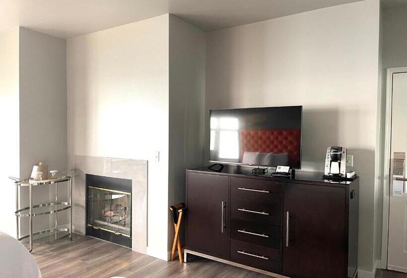 غرفة سوبيريور, Tides Inn & Suites