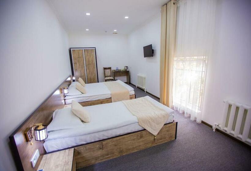 Habitació Triple Estàndard, Art House