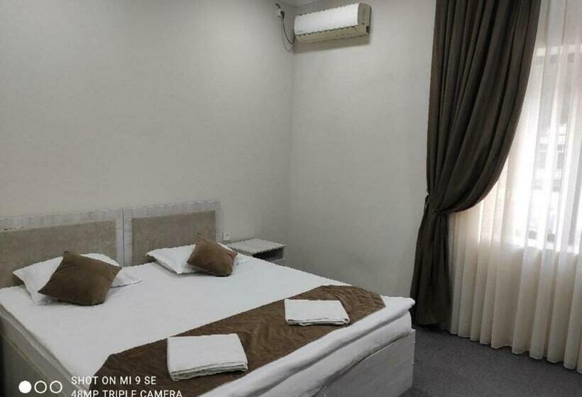 Habitació Estàndard, Art House