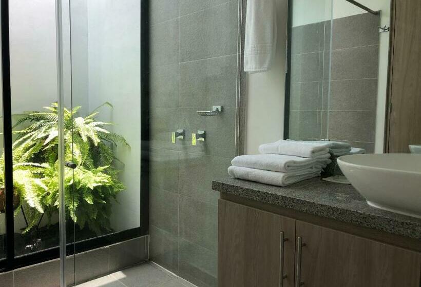 اتاق خانوادگی, Boutique La Ceiba