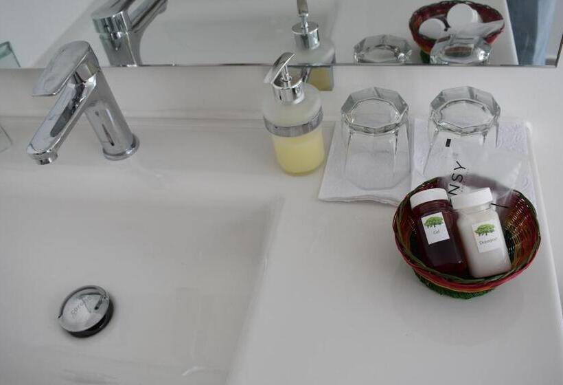 اتاق خانوادگی, Boutique La Ceiba