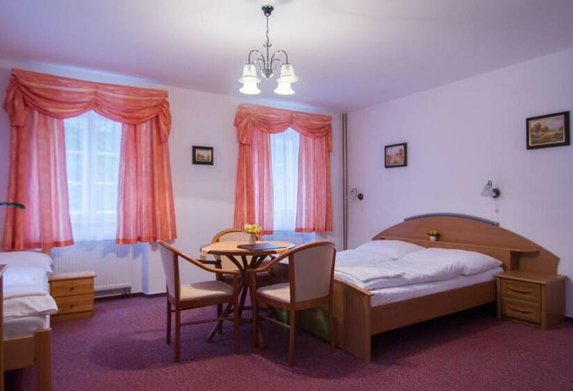 غرفة قياسية رباعية, Pension Inge