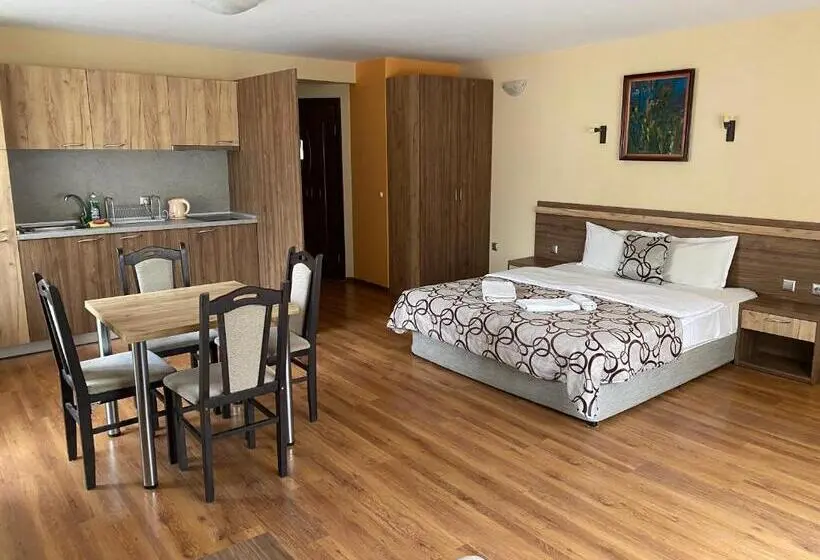 استودیوی لوکس, Kot Garden Guest House