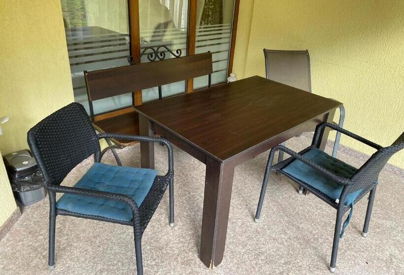 استودیوی لوکس, Kot Garden Guest House