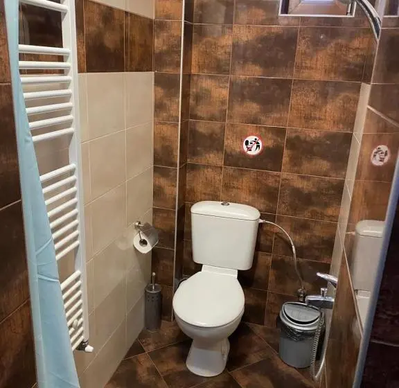 استودیوی لوکس, Kot Garden Guest House