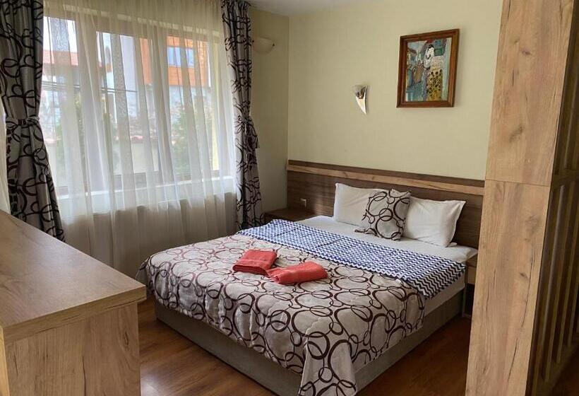 استودیوی لوکس, Kot Garden Guest House