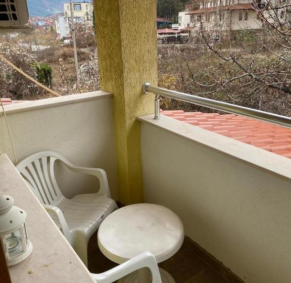 اتاق لوکس, Kot Garden Guest House