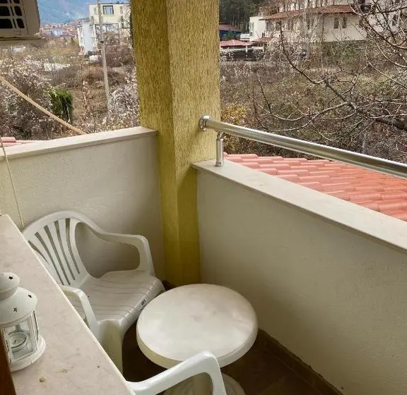 اتاق لوکس, Kot Garden Guest House