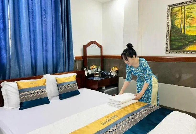 اتاق استاندارد, Gia Hân